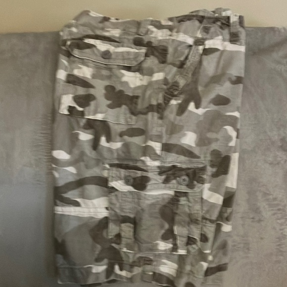 BNWT CAMO CARGO - Picture 1 of 8